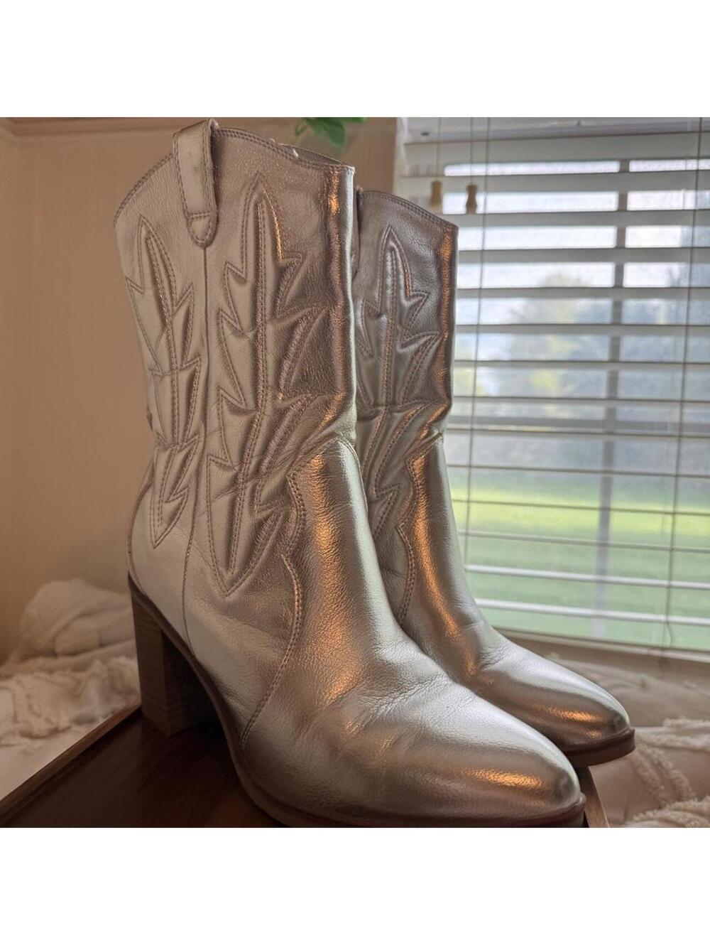MIA Silver Metallic Western Cowboy Boots Size 9